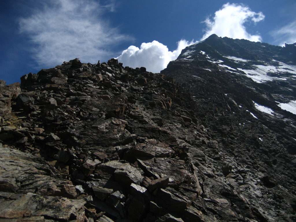 The WSW ridge from its lower third